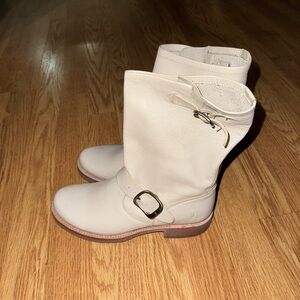 Frye boots cream 6